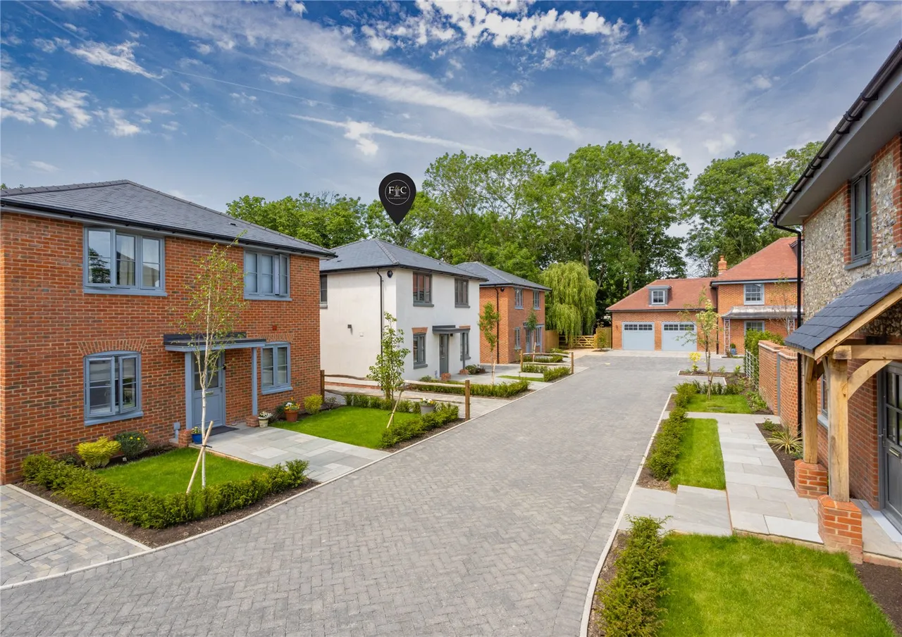 A beautifully proportioned new home with elegant finishes and a secluded west facing garden, photo 3