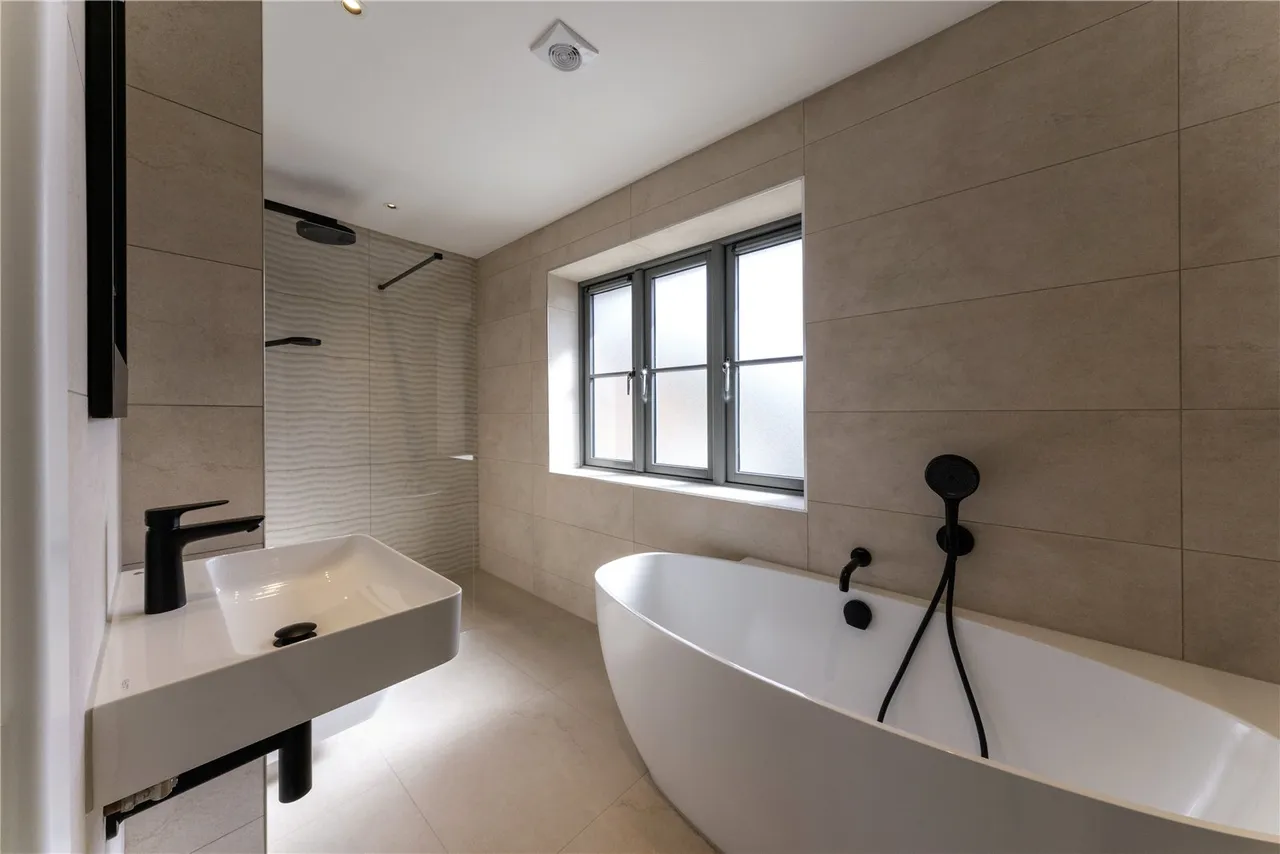 A beautifully proportioned new home with elegant finishes and a secluded west facing garden, photo 6