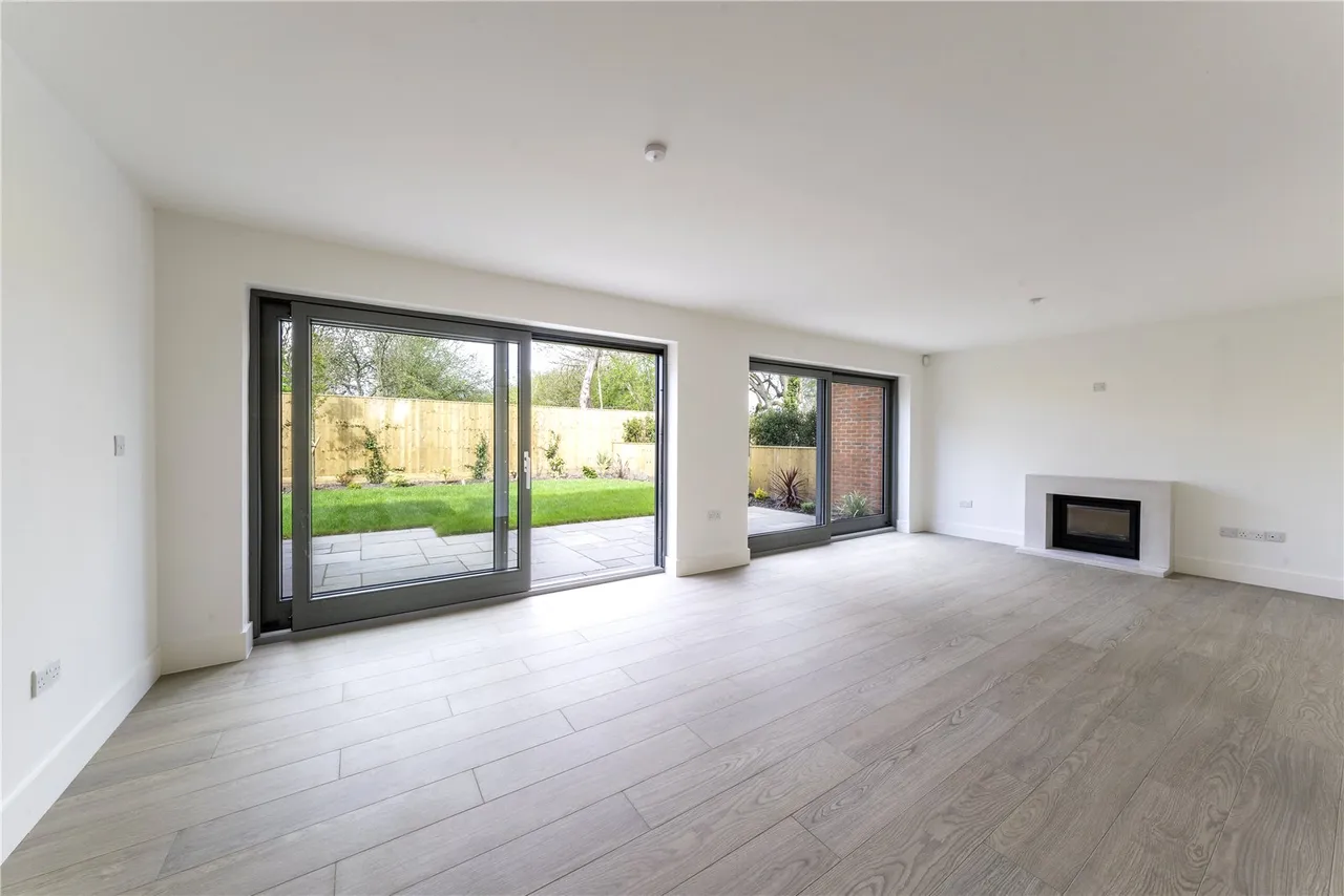 A beautifully proportioned new home with elegant finishes and a secluded west facing garden, photo 9