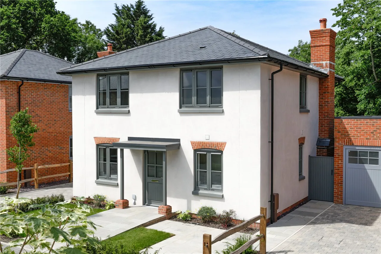A beautifully proportioned new home with elegant finishes and a secluded west facing garden, photo 5