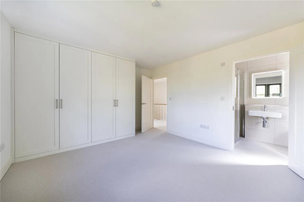 A beautifully proportioned new home with elegant finishes and a secluded west facing garden, photo 13