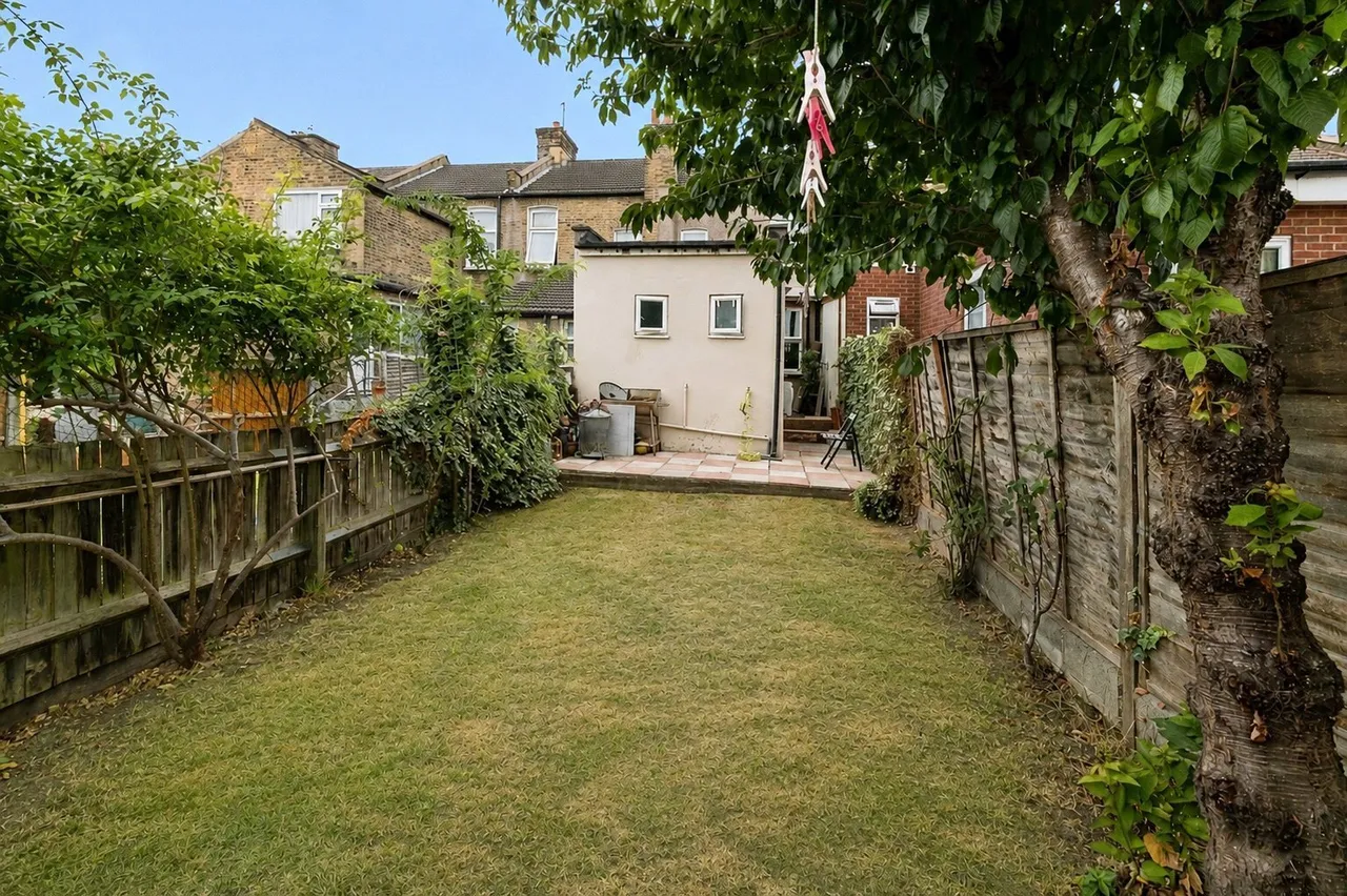 Beverley Road, East Ham, London, E6, photo 19