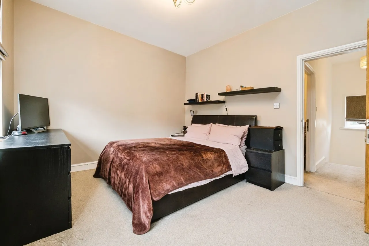Beverley Road, East Ham, London, E6, photo 12