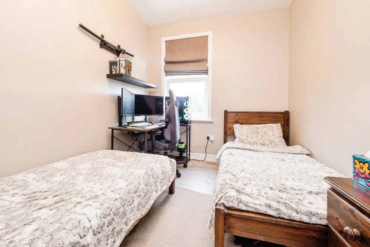 Beverley Road, East Ham, London, E6, photo 14