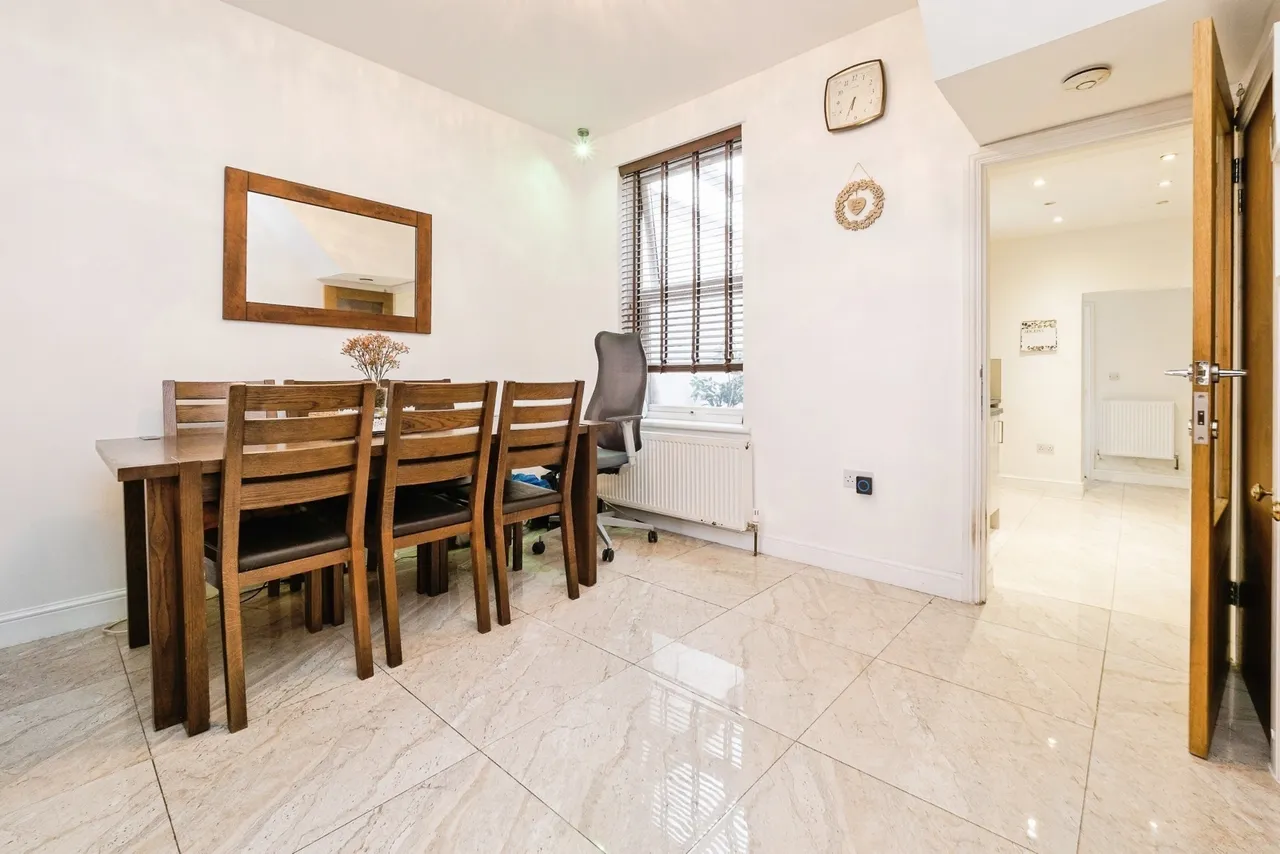 Beverley Road, East Ham, London, E6, photo 7