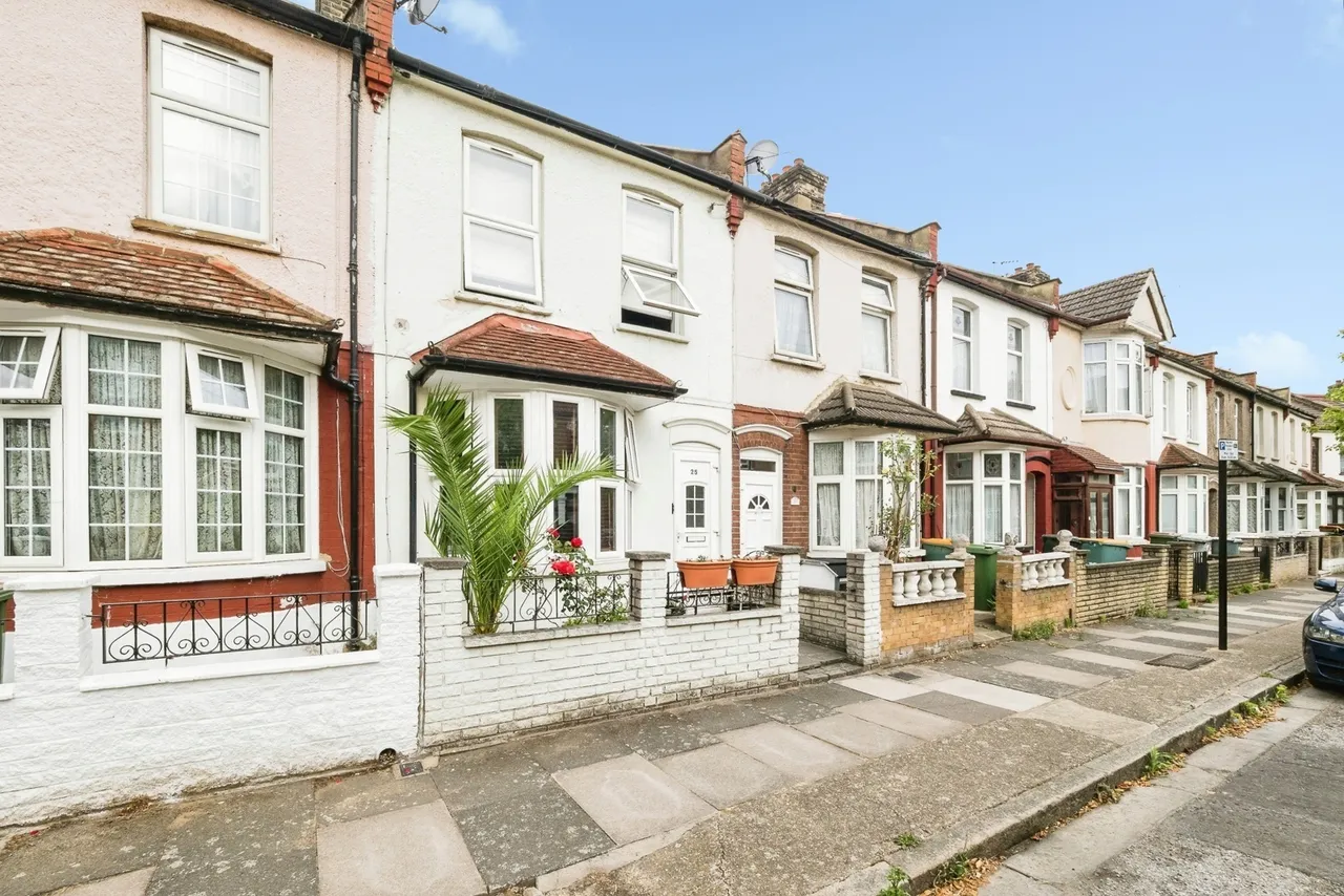 Beverley Road, East Ham, London, E6, photo 17