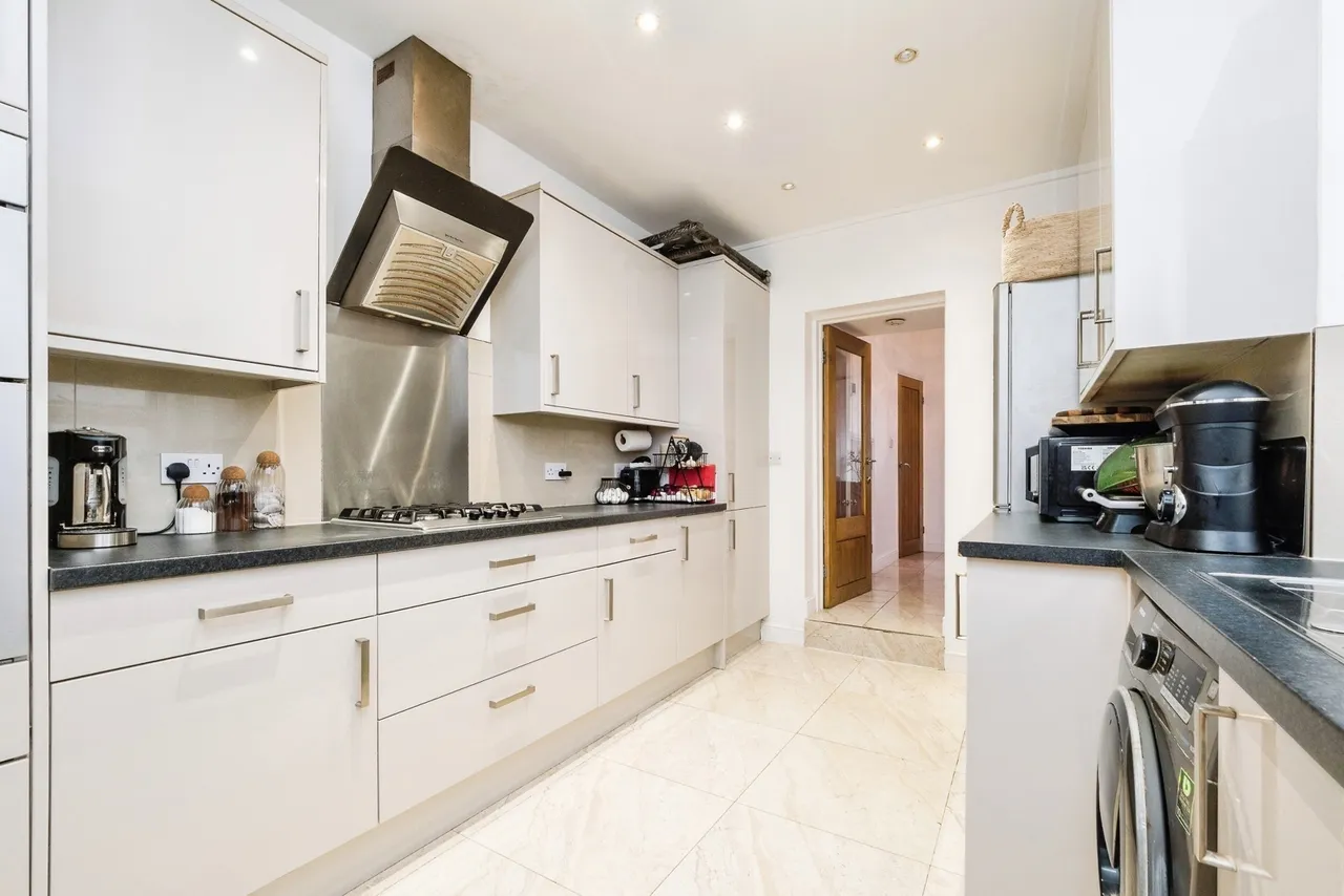 Beverley Road, East Ham, London, E6, photo 3