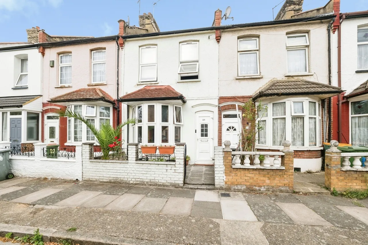 2 bed house for sale — Beverley Road, East Ham, London, E6
