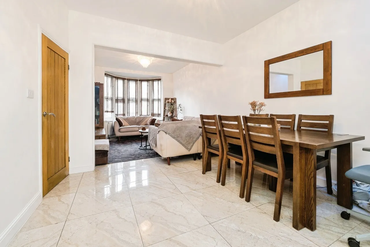 Beverley Road, East Ham, London, E6, photo 2