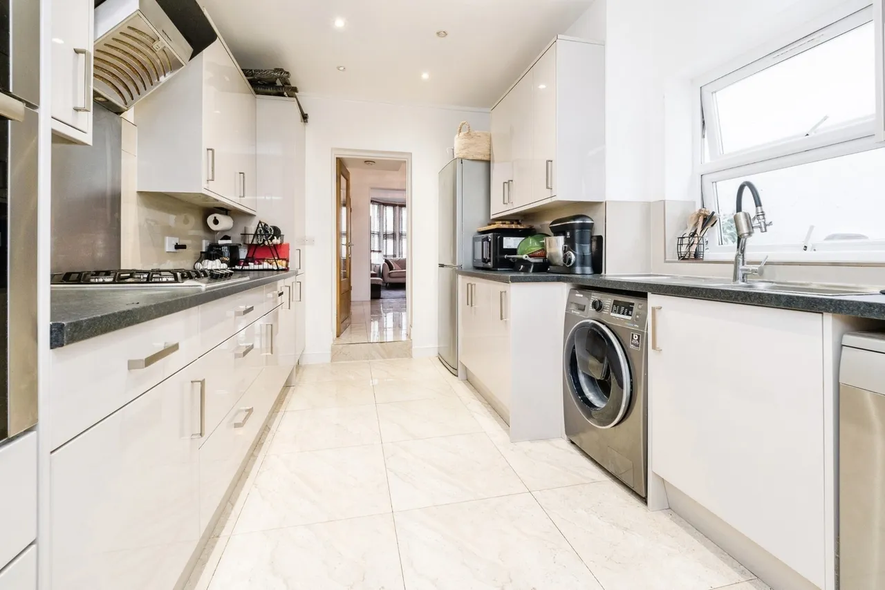 Beverley Road, East Ham, London, E6, photo 9