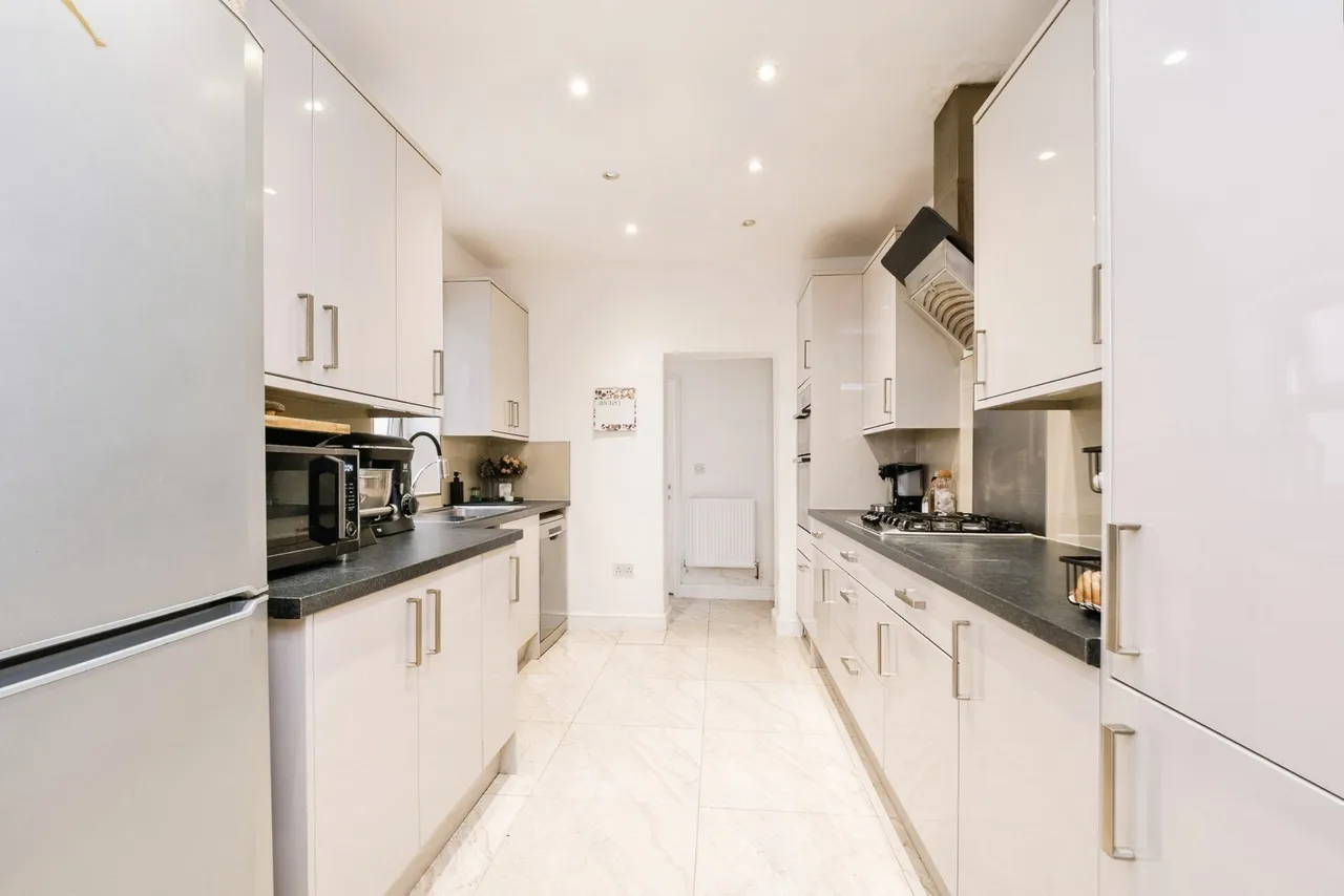 Beverley Road, East Ham, London, E6, photo 8
