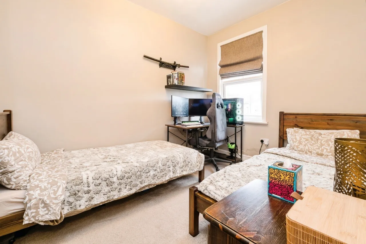Beverley Road, East Ham, London, E6, photo 15