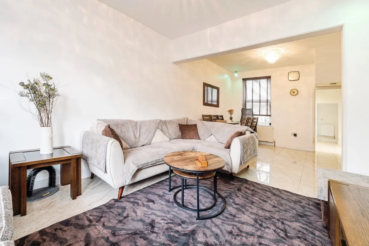 Beverley Road, East Ham, London, E6, photo 5