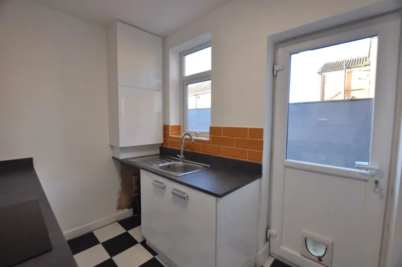 To LetPark Road, Adlington, photo 6