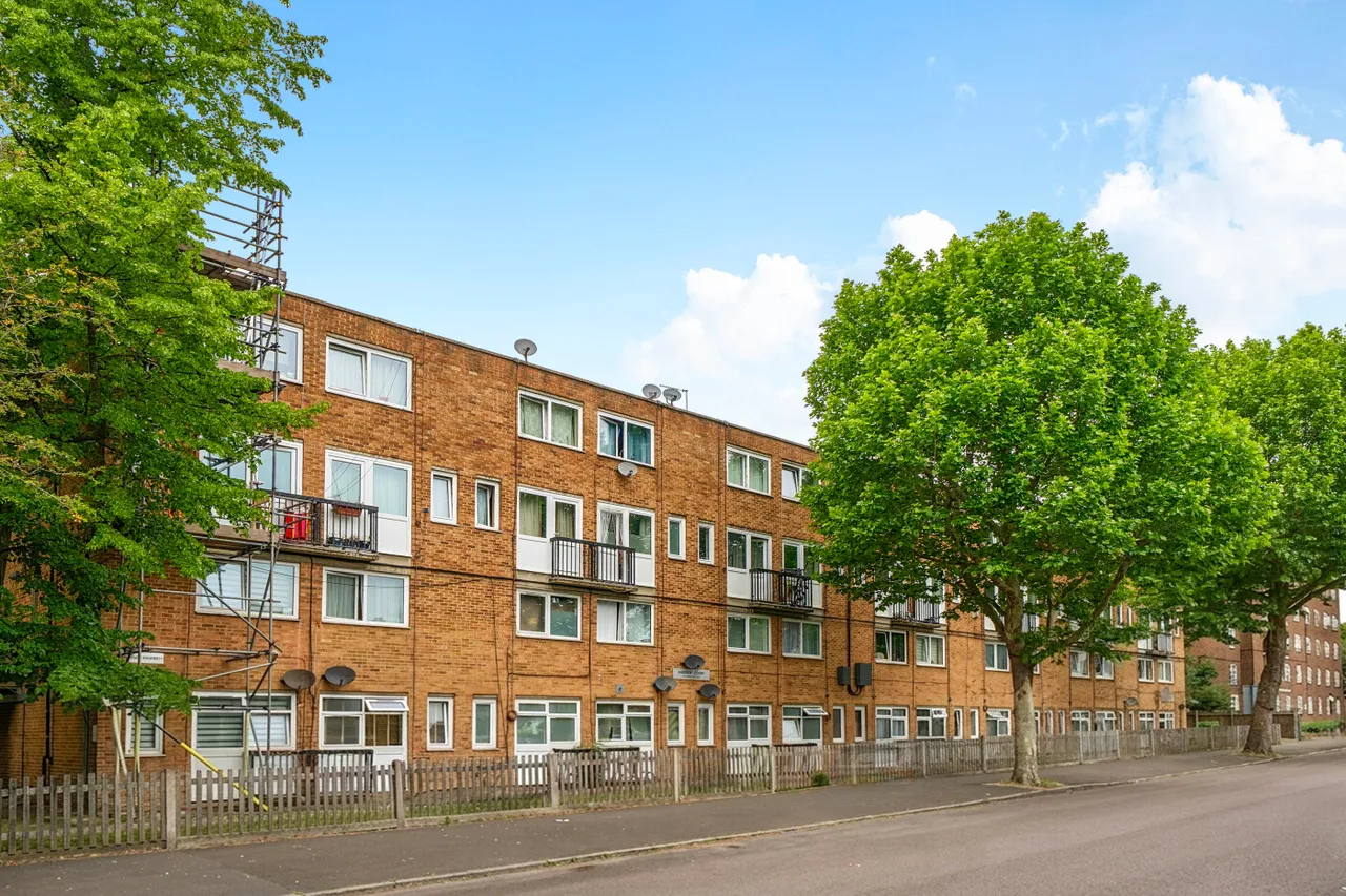 2 bed flat for sale — Church Rise, London, SE23