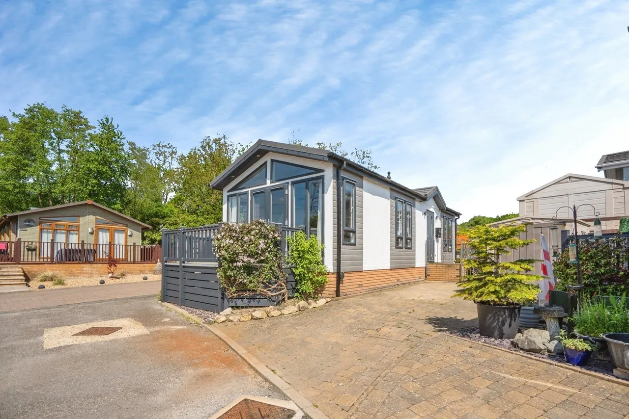 Southwick Road, North Boarhunt, PO17, photo 6