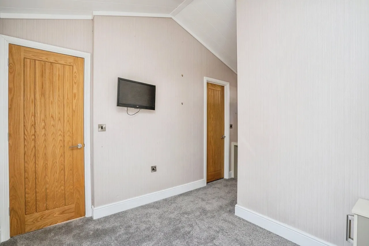 Southwick Road, North Boarhunt, PO17, photo 13