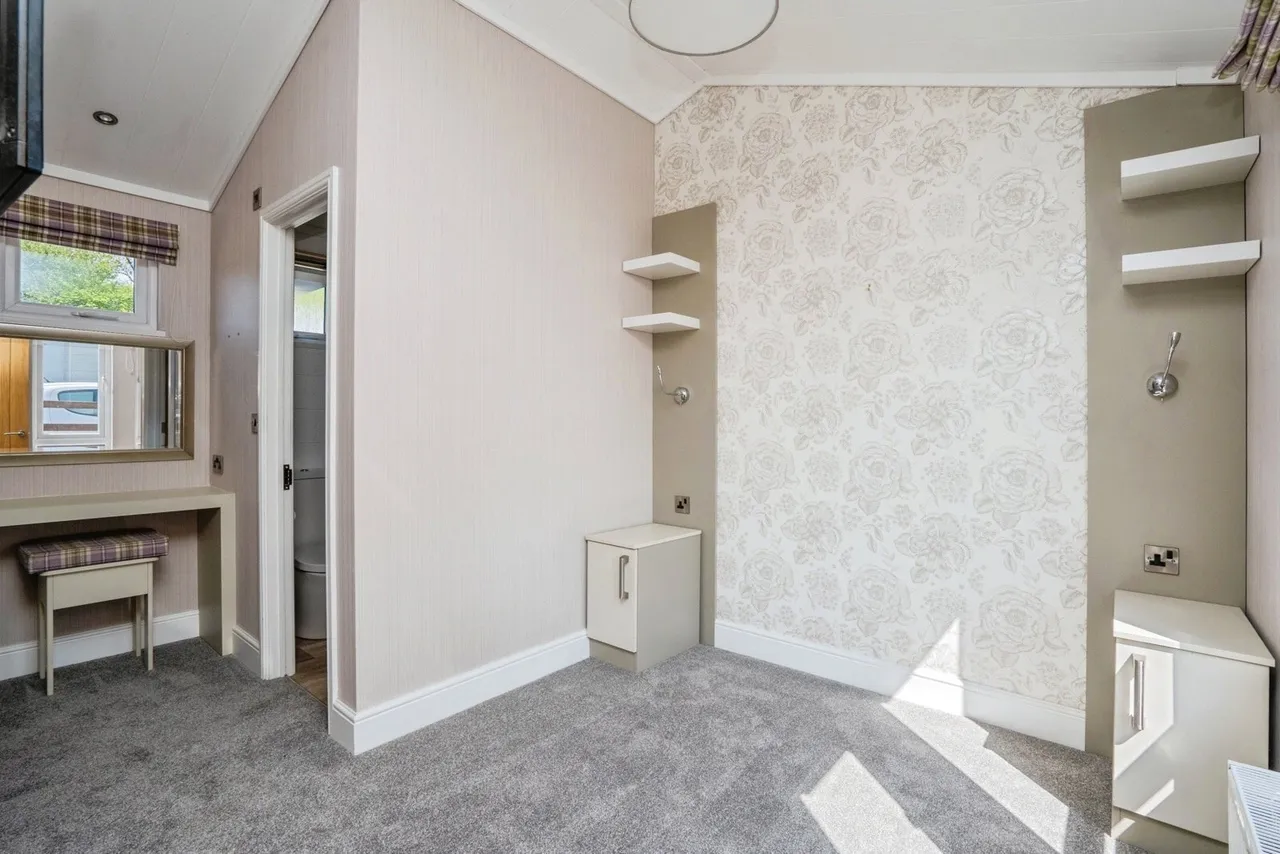 Southwick Road, North Boarhunt, PO17, photo 11