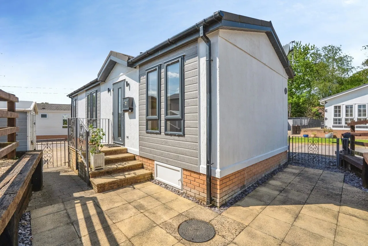 Southwick Road, North Boarhunt, PO17, photo 9