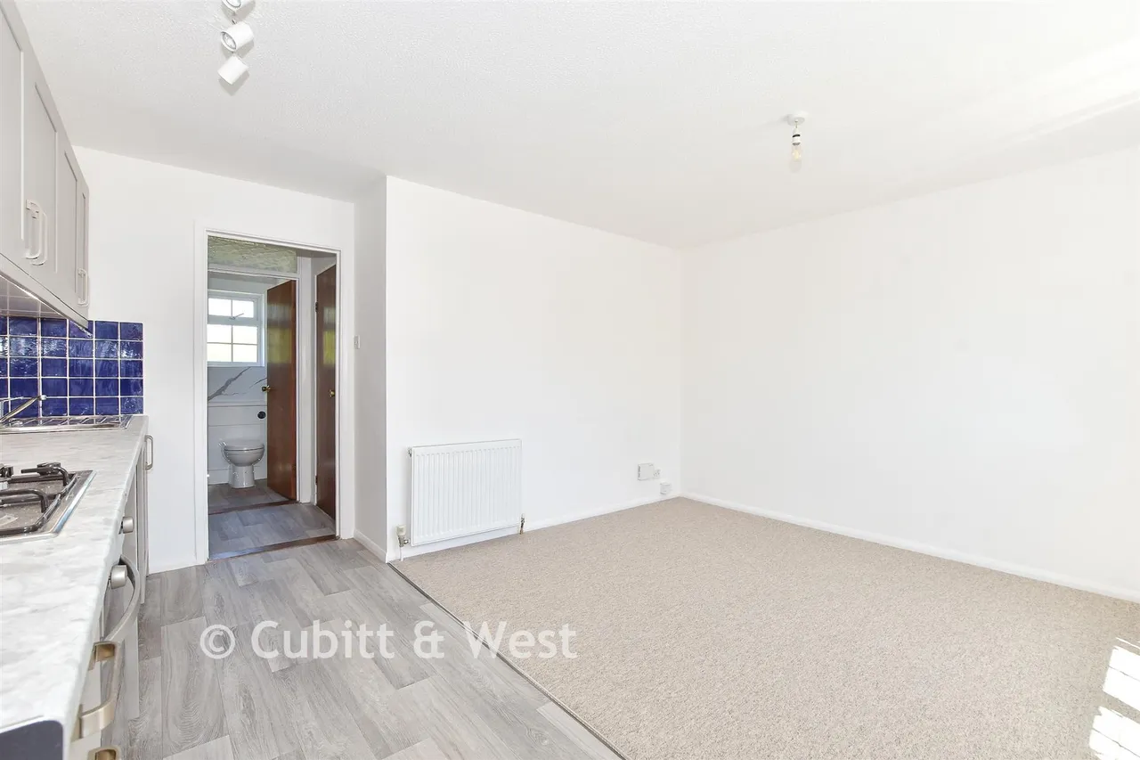 Elmbridge Road, Cranleigh, GU6, photo 2