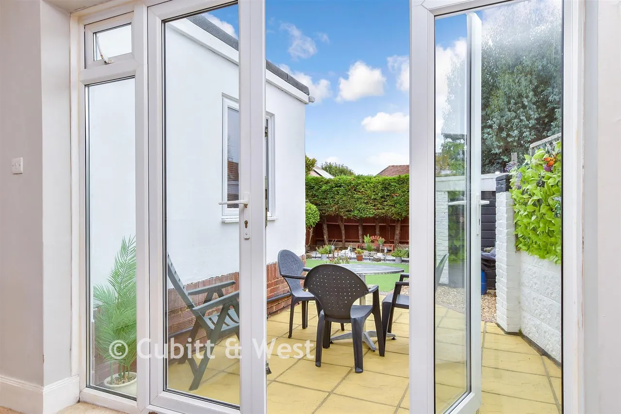 Angus Road, Goring-By-Sea, BN12, photo 13