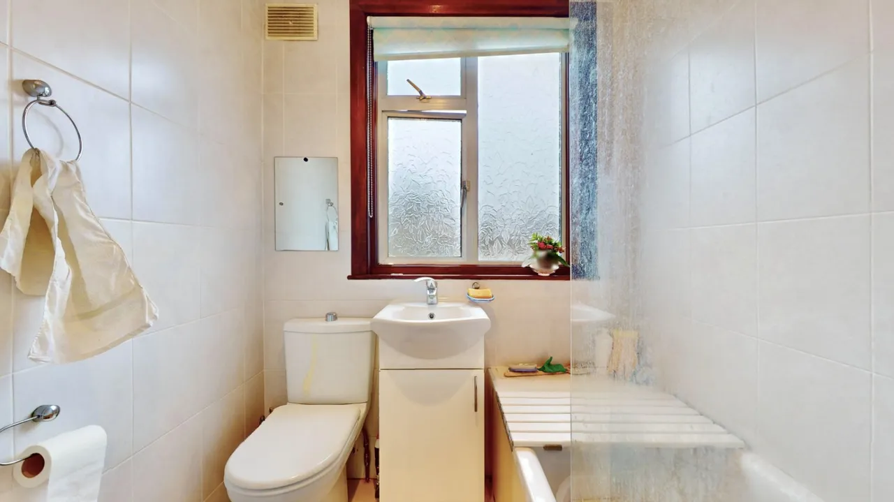 Kings Avenue, Greenford, UB6, photo 5