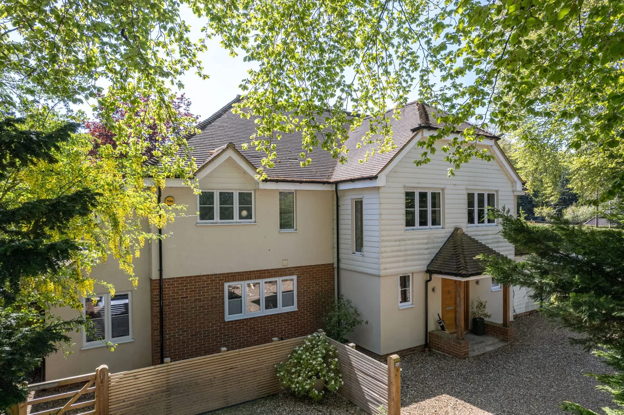 4 bed house for sale, Elvetham Road, Fleet, GU51