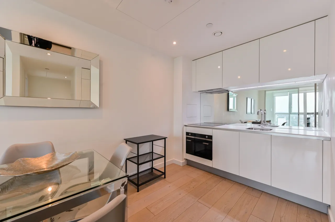 Apartment 2601, Sky Gardens, 155 Wandsworth Road, London, photo 6