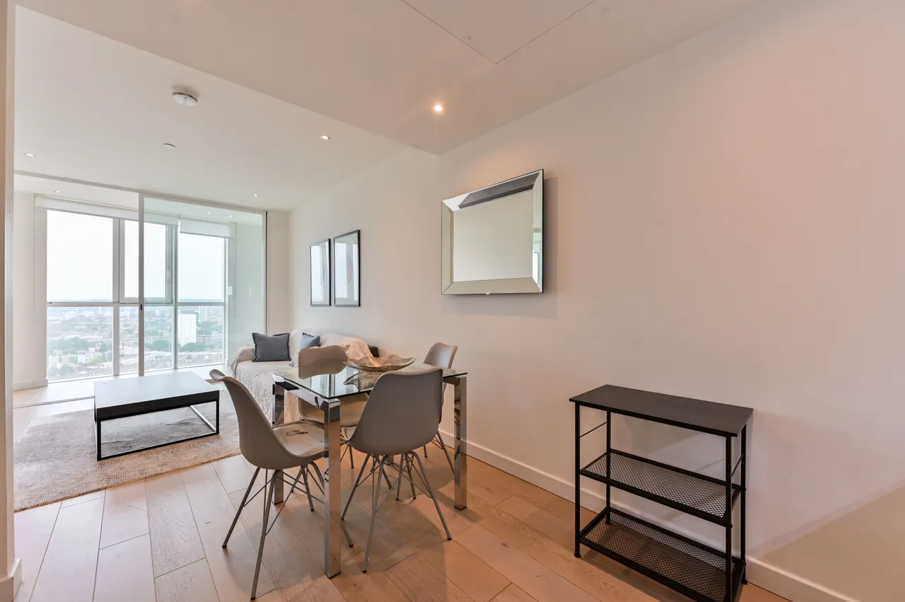 Apartment 2601, Sky Gardens, 155 Wandsworth Road, London, photo 2