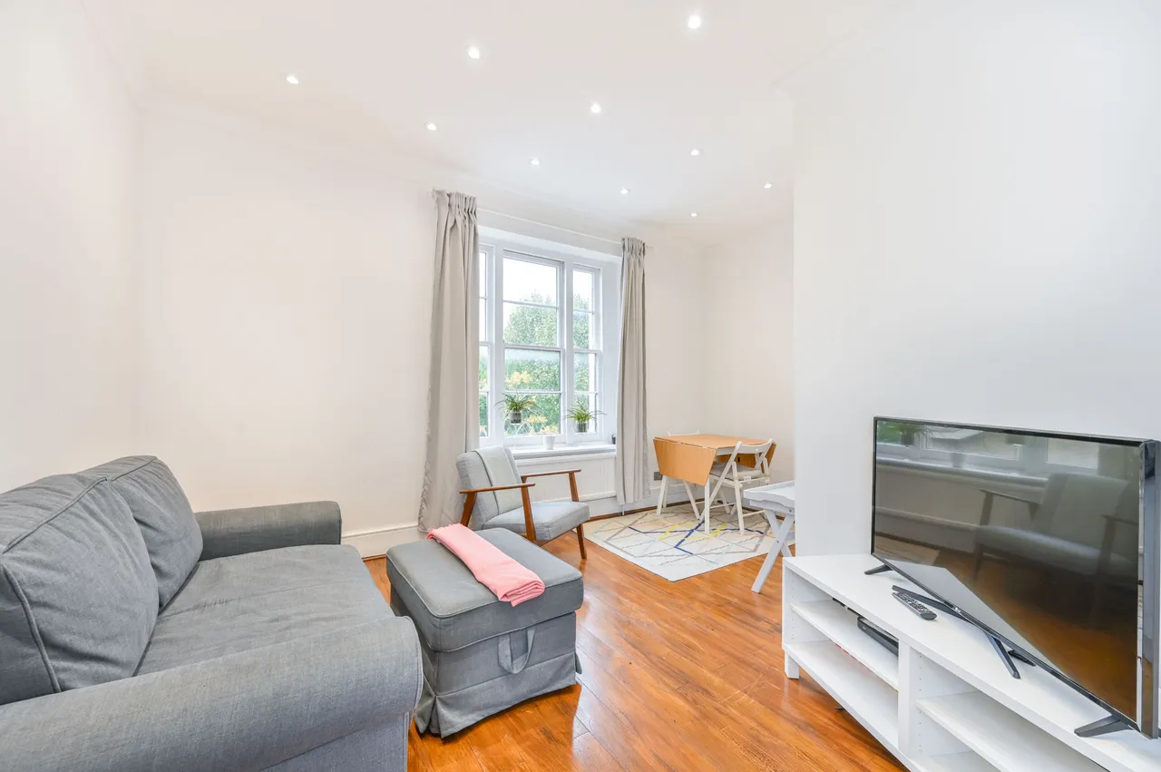 Flat 3, 37 Bristol Gardens, London, photo 9
