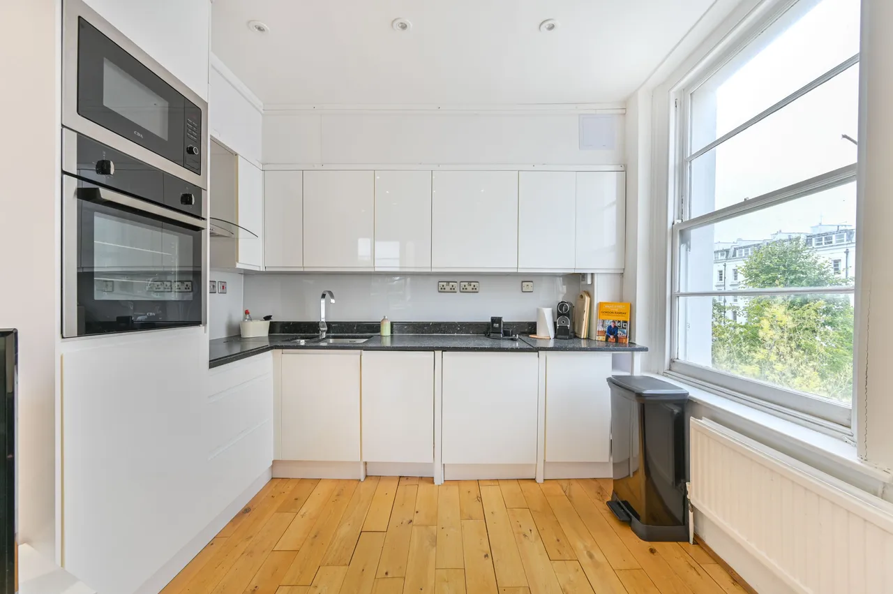 Flat 3, 37 Bristol Gardens, London, photo 4