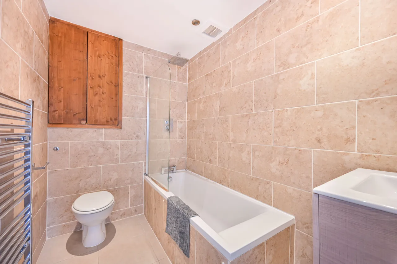 Flat 3, 37 Bristol Gardens, London, photo 6