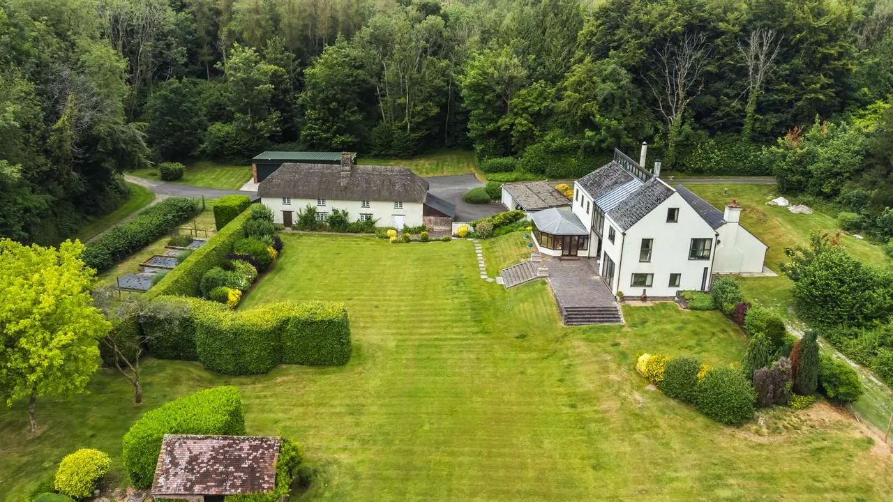 4 bed house for sale — Winterborne Kingston, Blandford Forum, Dorset, DT11 9AS