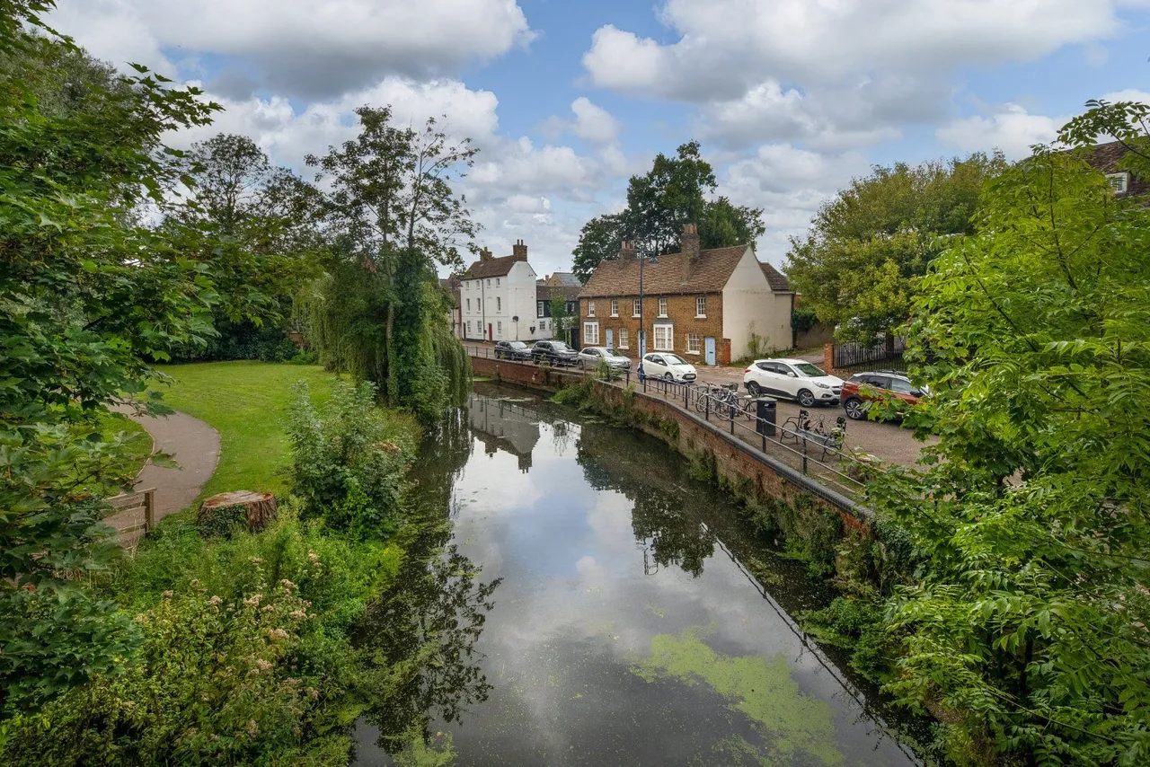 Windmill Row, St. Neots, PE19, photo 9