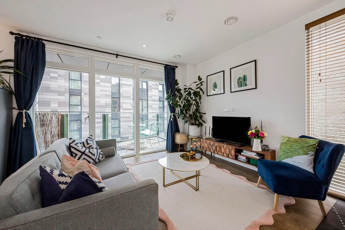 1 bed flat for sale — Lamington Heights, London, E14 6TR
