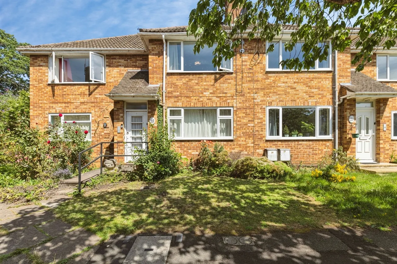 2 bed house for sale — Westbeech Court, Banbury