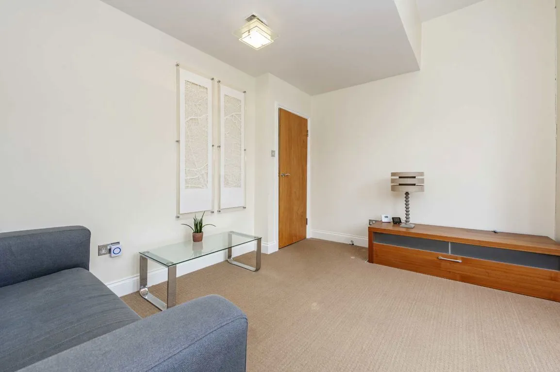 Ballater Road, SW2, photo 4
