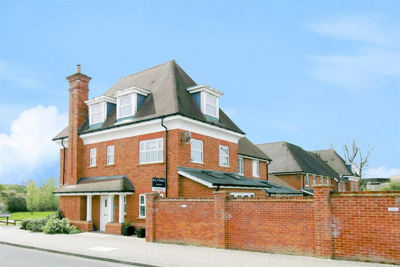 4 bed house for sale — The Boulevard, Horsham, West Sussex RH12 1EP