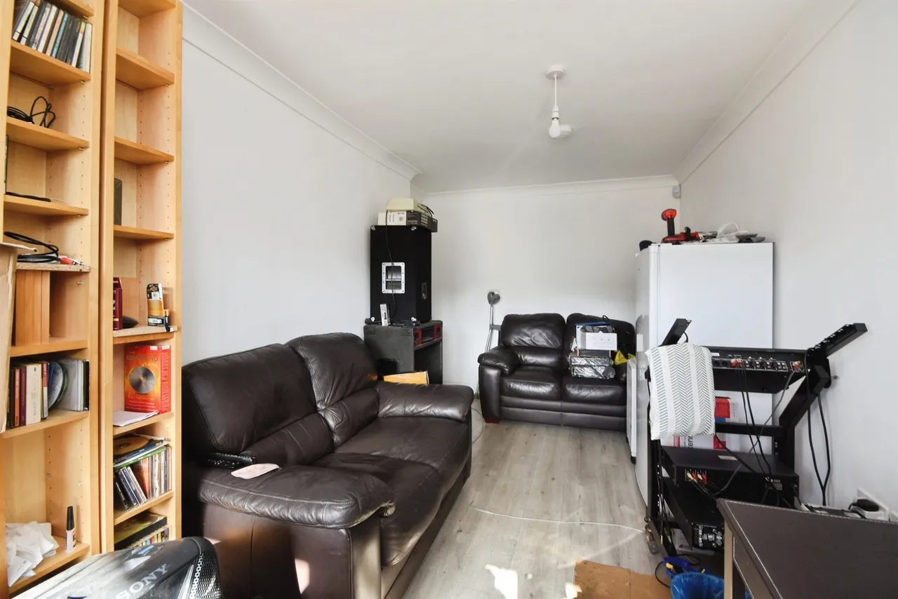Southwark Path, Basildon, SS14, photo 3