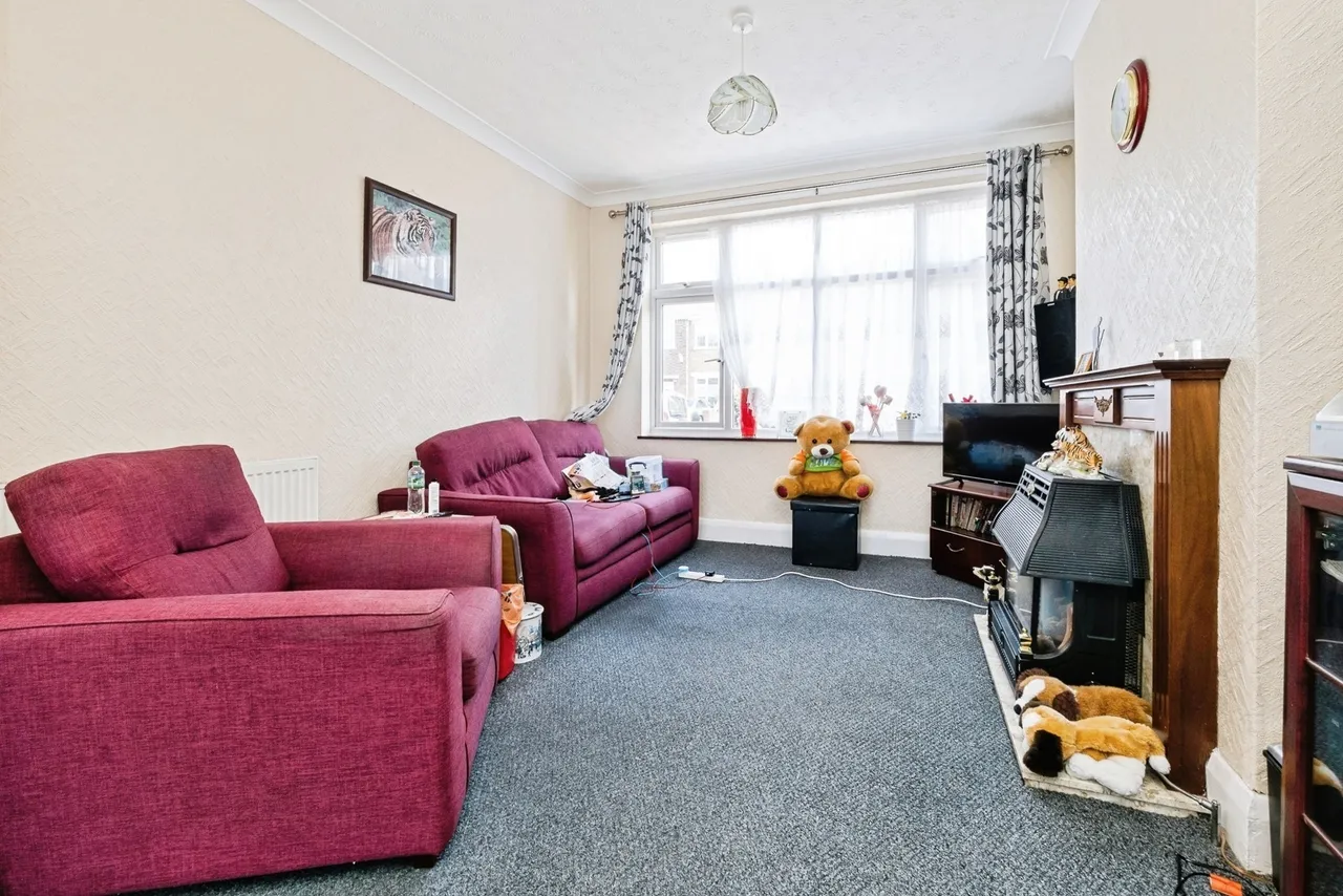 Winstead Gardens, Dagenham, Essex, RM10, photo 3