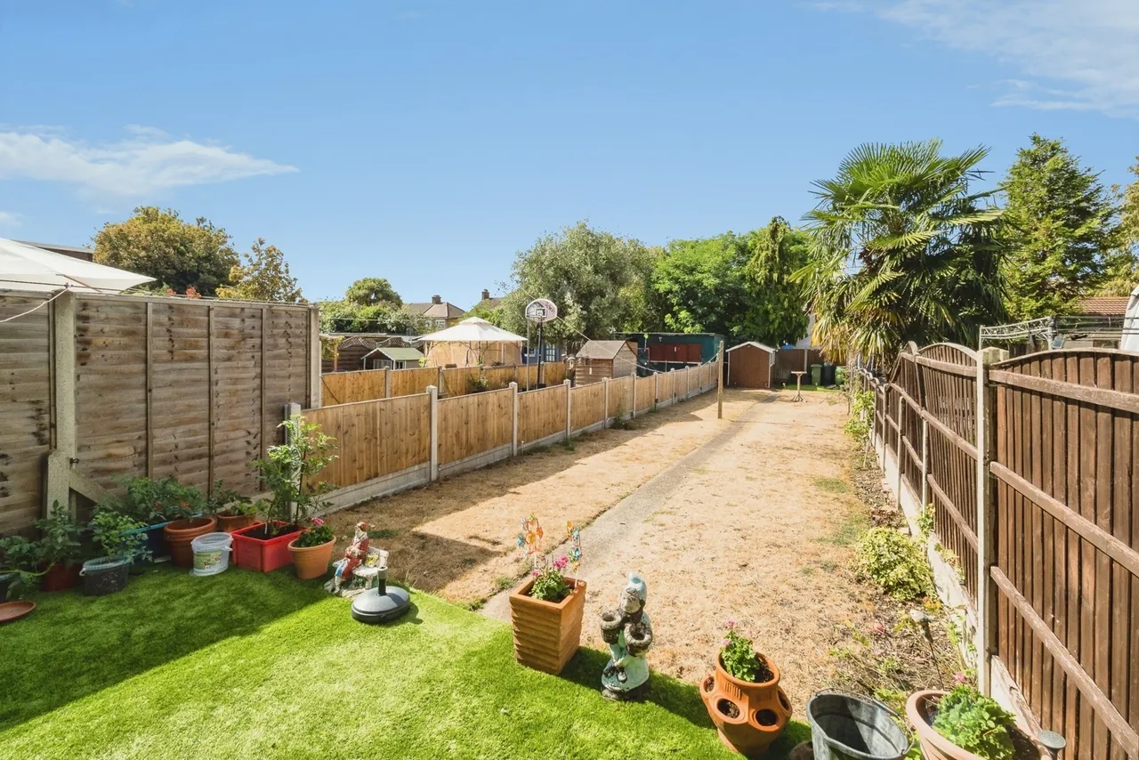 Winstead Gardens, Dagenham, Essex, RM10, photo 2
