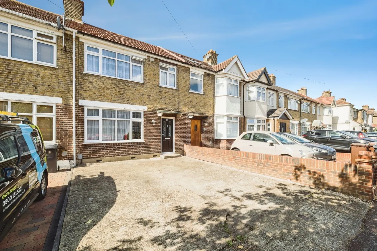 3 bed house for sale — Winstead Gardens, Dagenham, Essex, RM10