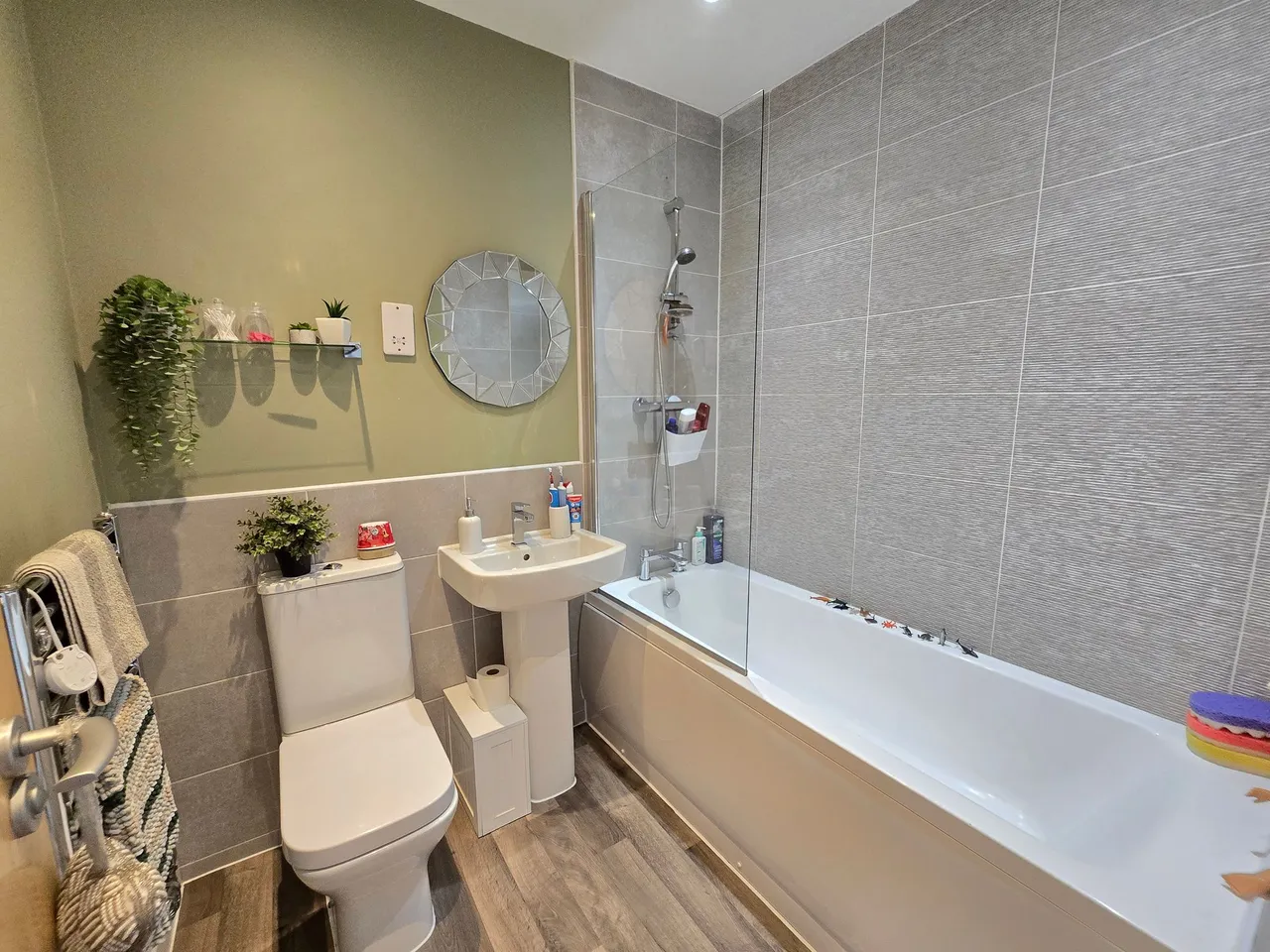 Chedlin Drive, Manchester, photo 17