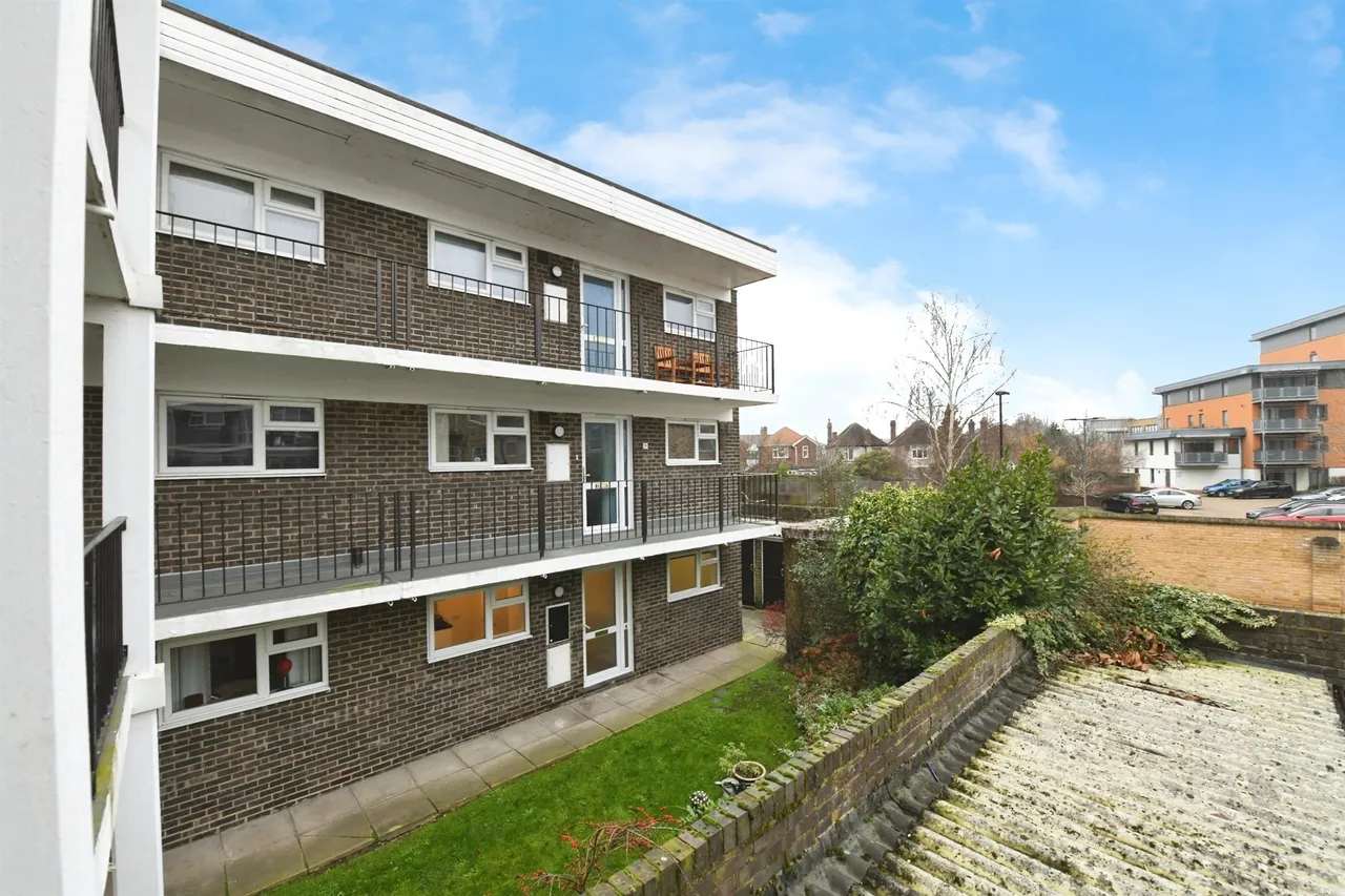 2 bed flat for sale — Goldlay Avenue, Chelmsford
