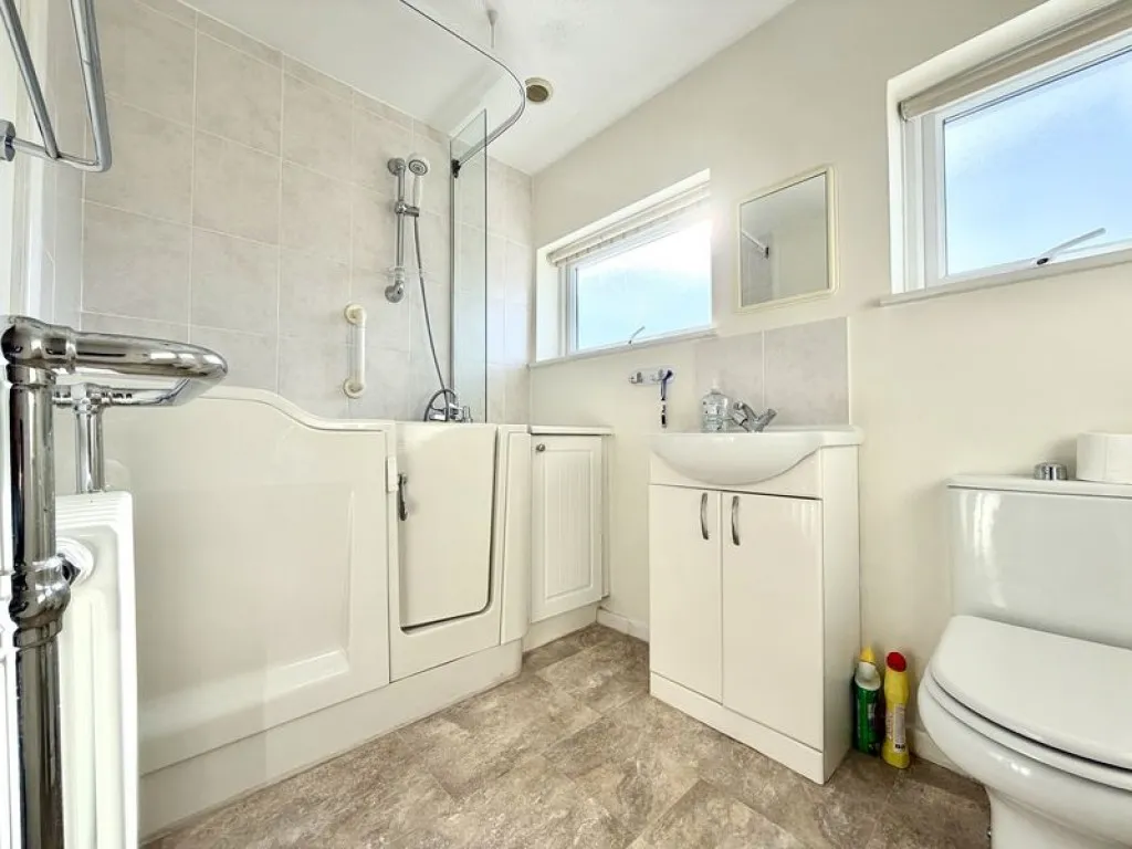 Churchill Close, Calne, photo 12