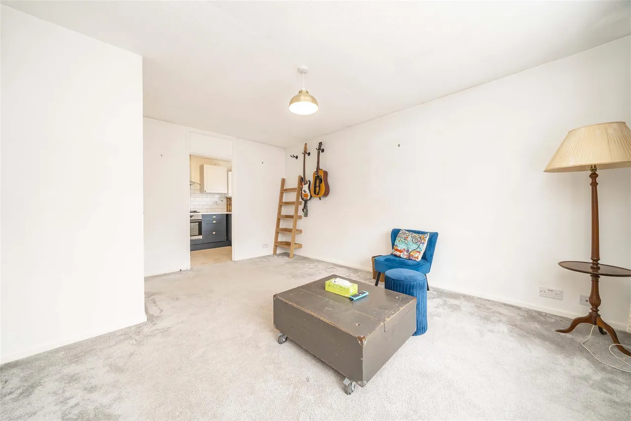 Hetherington Way, Ickenham, UB10 8AT, photo 5