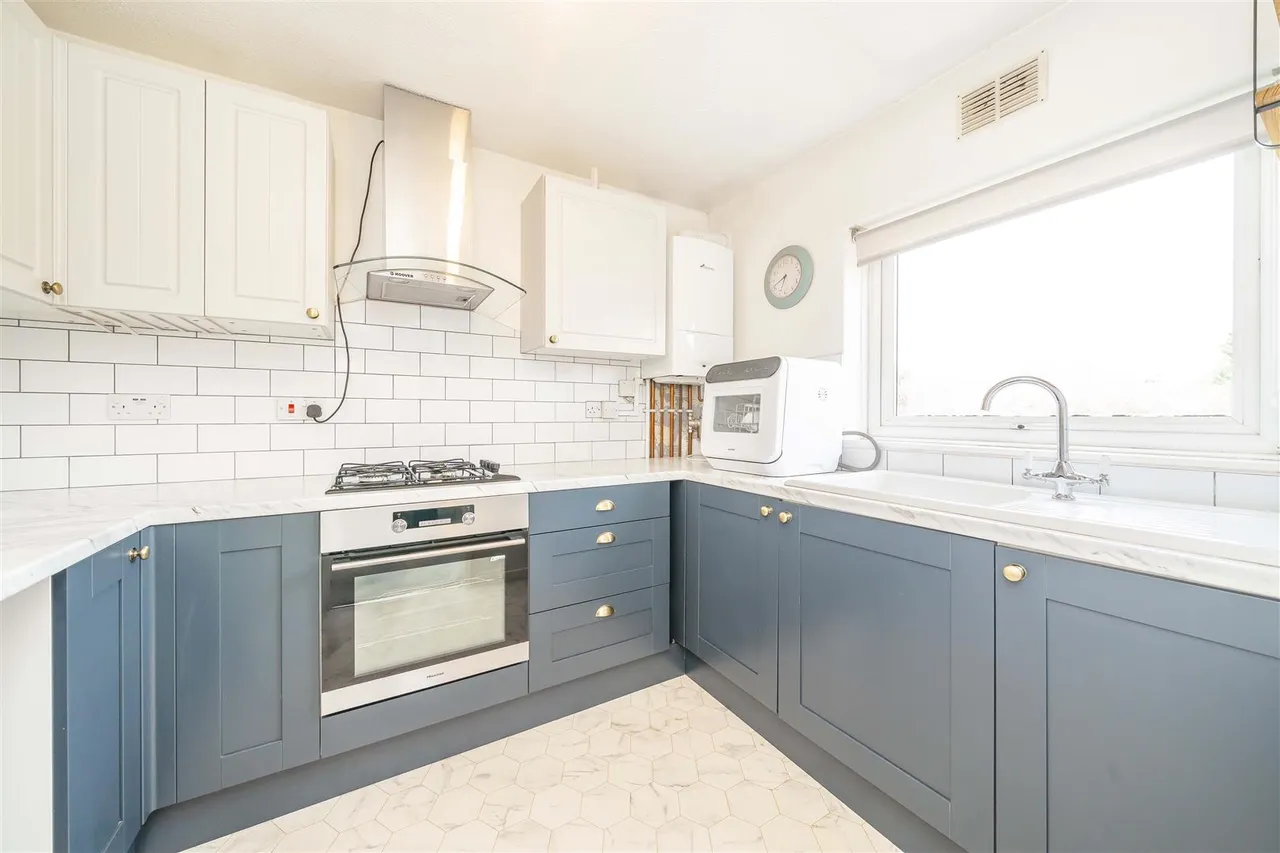 Hetherington Way, Ickenham, UB10 8AT, photo 3