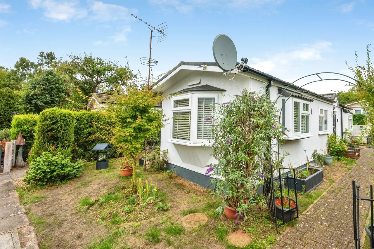 1 bed park home for sale — Kingsford Lane, Wolverley, Kidderminster