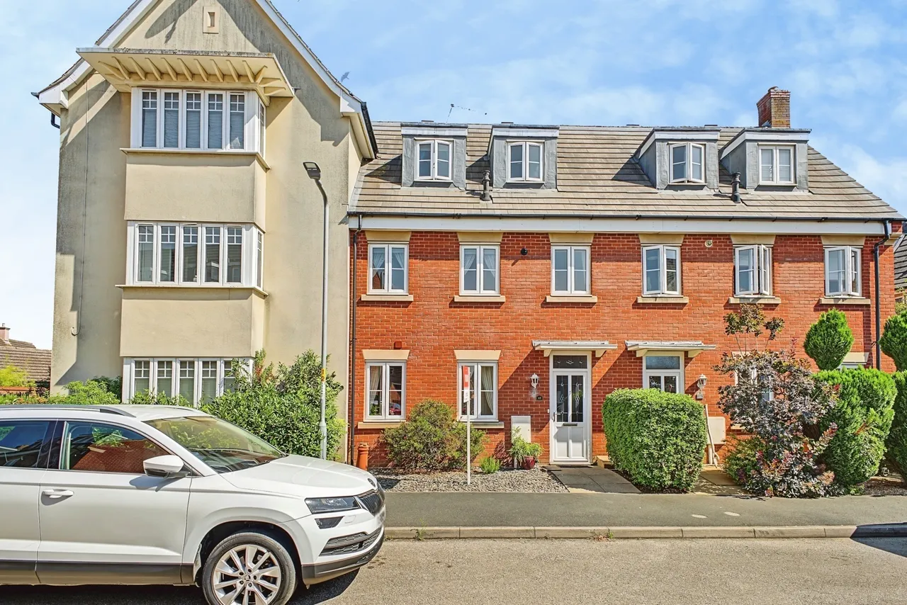 3 bed house for sale — St. Crispin Crescent, Northampton, Northamptonshire, NN5