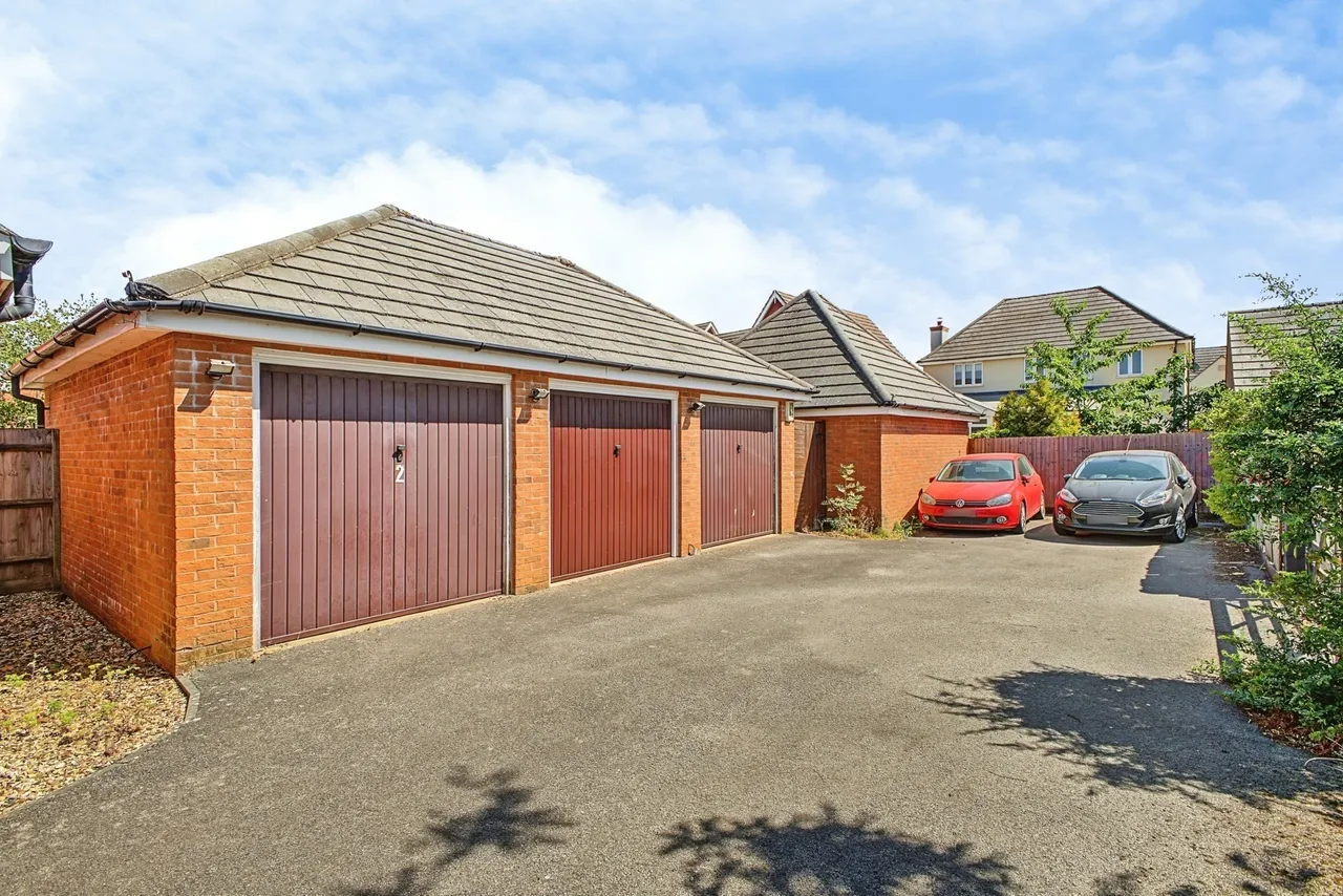 St. Crispin Crescent, Northampton, Northamptonshire, NN5, photo 20